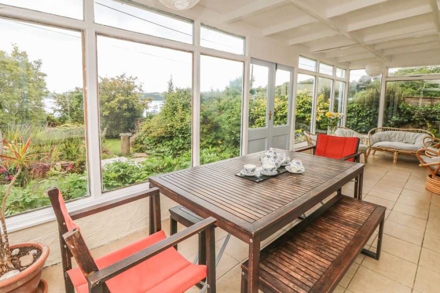 NANVIVIAN, pet friendly, character holiday cottage in Feock