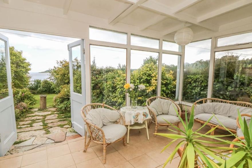 NANVIVIAN, pet friendly, character holiday cottage in Feock