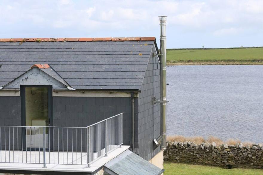 DOZMARY POOL BARN, pet friendly, country holiday cottage in Altarnun