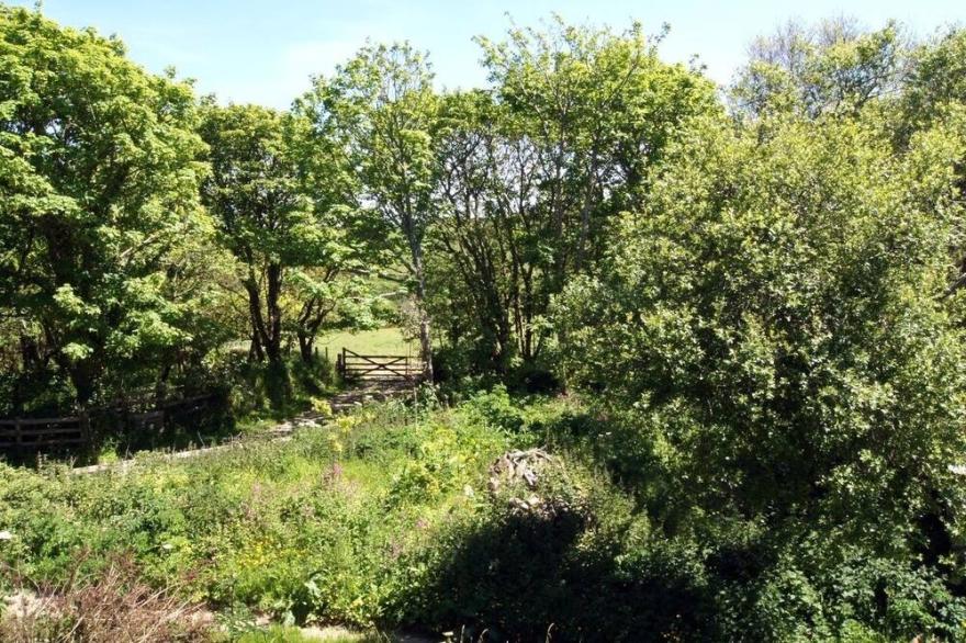 POLCREEK FARMHOUSE, pet friendly, with open fire in Veryan