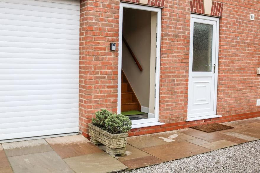 PROVIDENCE APARTMENT, with a garden in Epworth
