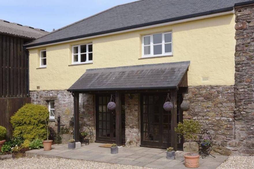 OWLS ROOST, family friendly, with hot tub in Combe Martin