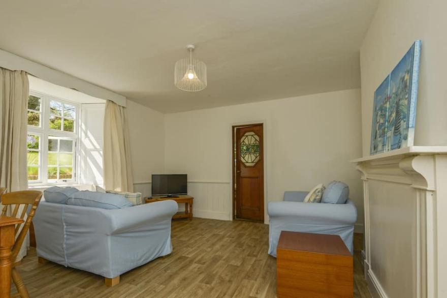 TREGONHAWKE FARMHOUSE, pet friendly, with open fire in Millbrook