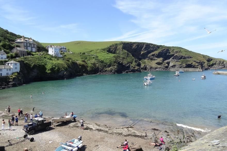 EDGEHILL, family friendly, country holiday cottage in Port Isaac
