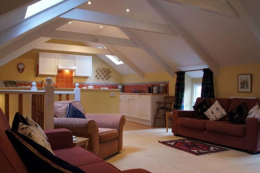 GROOMS COTTAGE, pet friendly, with open fire in St Minver