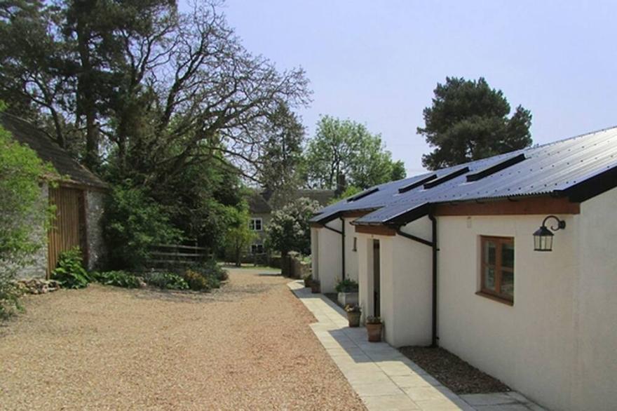 1 SHIPPEN COTTAGES, pet friendly, with a garden in Wilmington