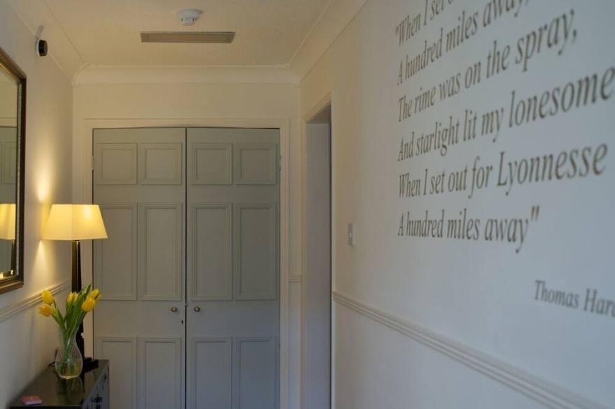 ORCHARD LODGE, pet friendly, luxury holiday cottage in Boscastle