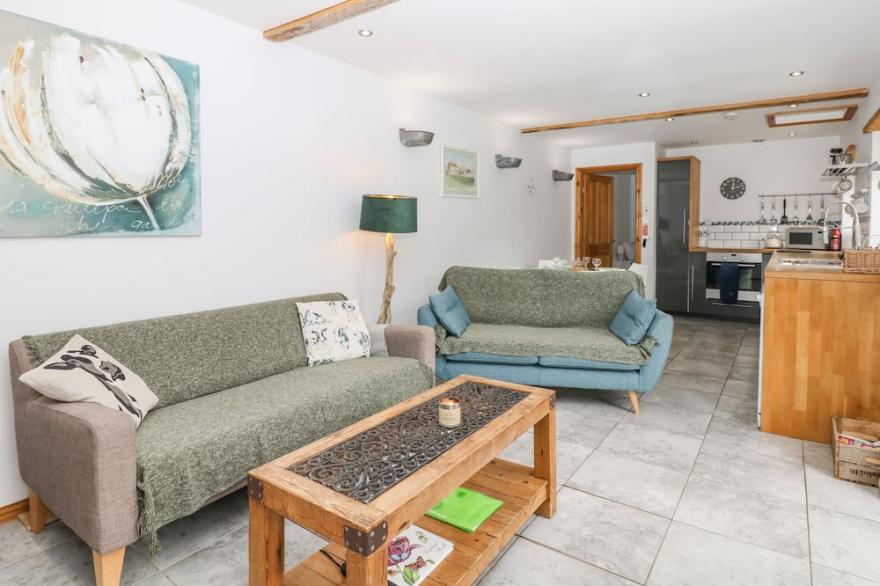 THE MILK SHED, pet friendly, luxury holiday cottage in Plymtree