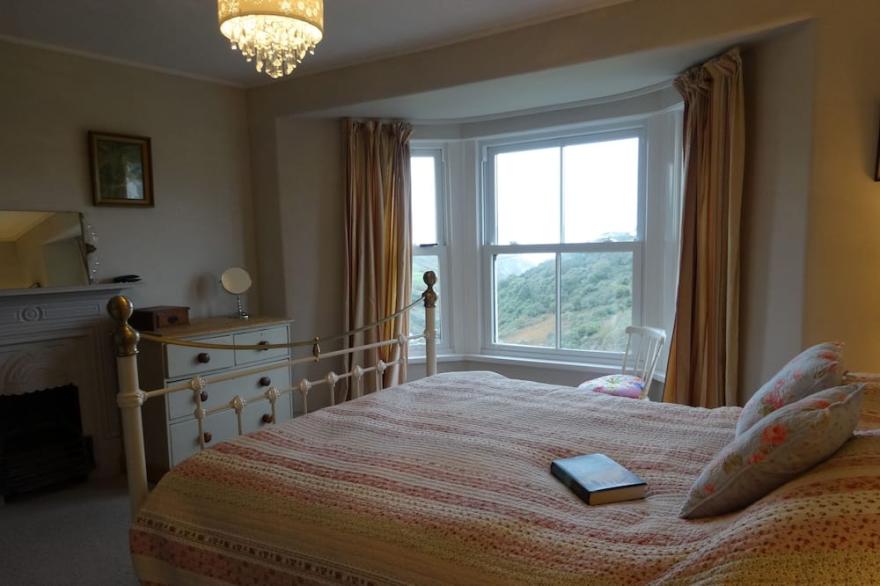 HEATHERDALE, pet friendly, country holiday cottage in Treknow