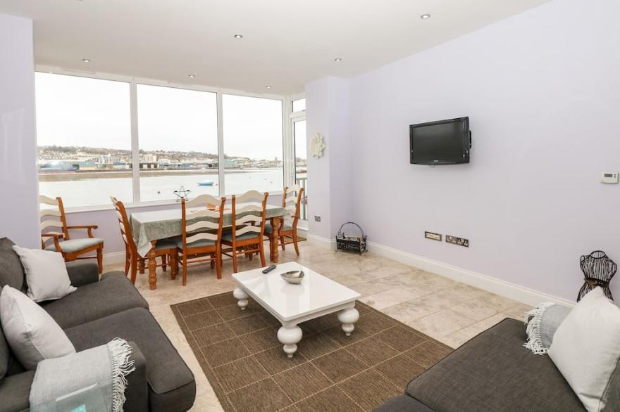 THE DOLPHINS, pet friendly, luxury holiday cottage in Shaldon