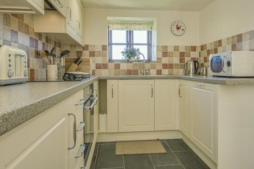 ORCHARD BARN, pet friendly, with a garden in St Giles On The Heath