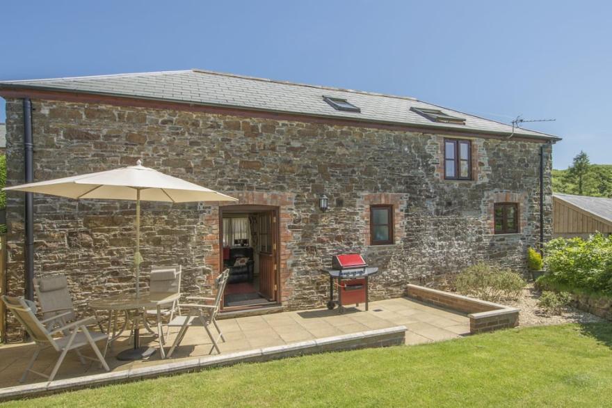 ORCHARD BARN, pet friendly, with a garden in St Giles On The Heath