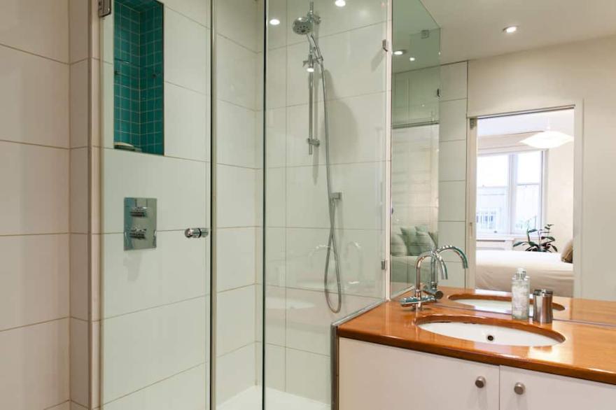 Spacious, Clean and Comfortable in Notting Hill