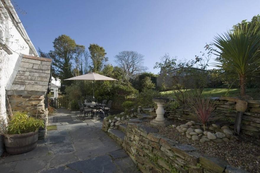 MAYS COTTAGE, pet friendly, luxury holiday cottage in St Issey