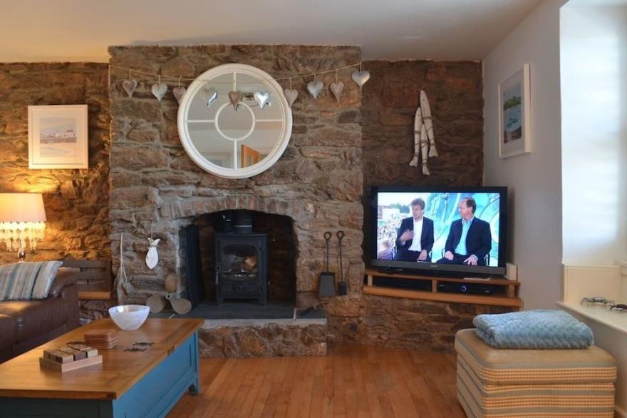 LAKESIDE, pet friendly, luxury holiday cottage in Millbrook