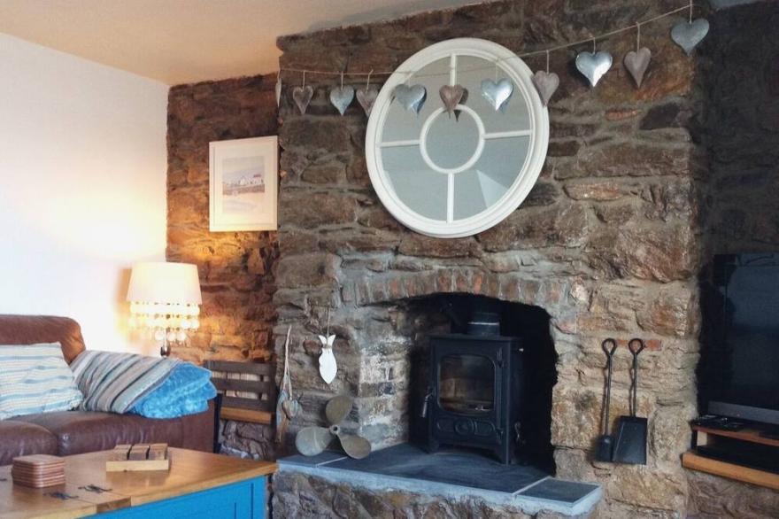 LAKESIDE, pet friendly, luxury holiday cottage in Millbrook