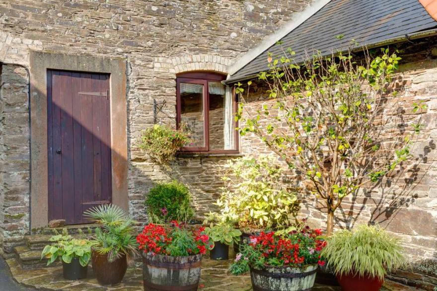 BROOK COTTAGE, family friendly, with open fire in Newton Ferrers