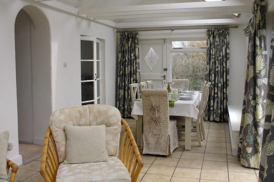 LEY PARK, family friendly, with open fire in Welcombe Mouth