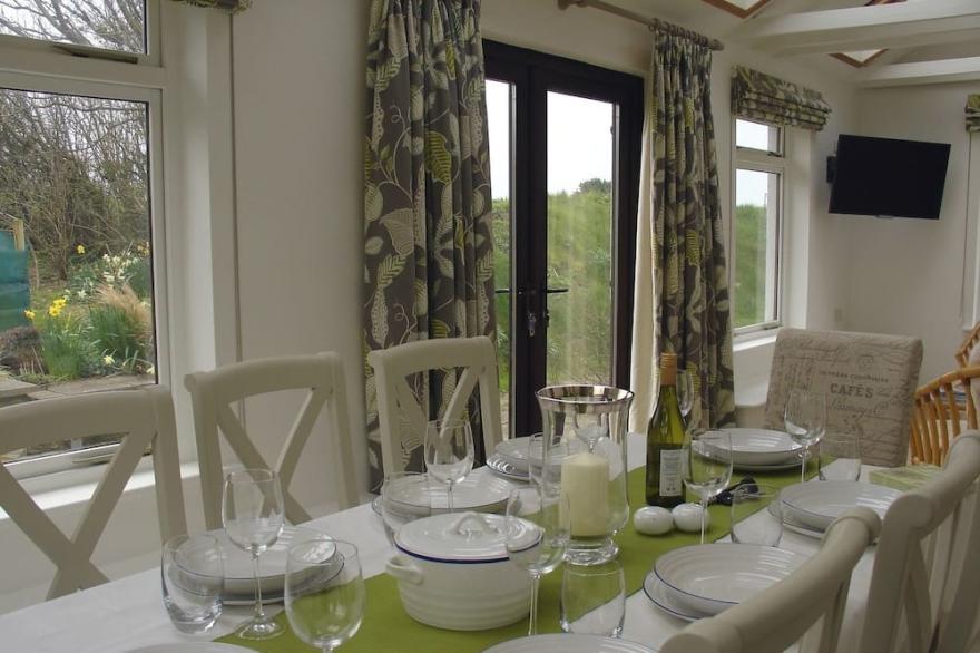 LEY PARK, family friendly, with open fire in Welcombe Mouth