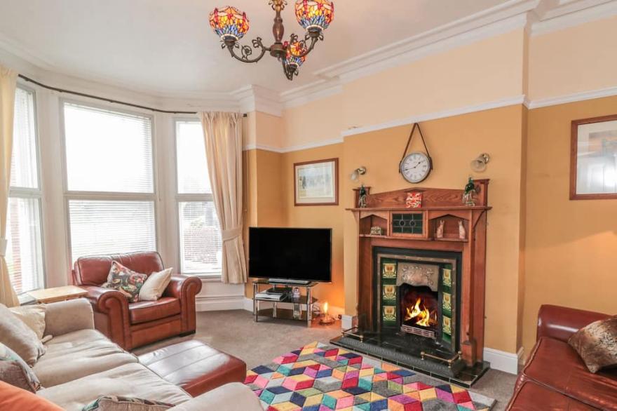 FAIRLEIGH WHITBY, pet friendly, character holiday cottage in Whitby