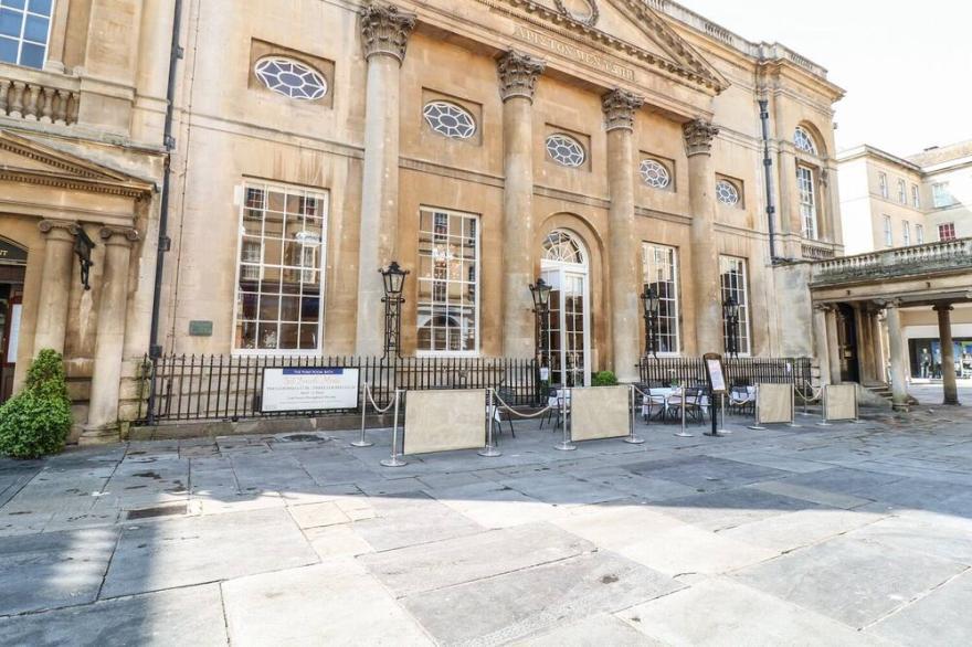 33 CRESCENT GARDENS, family friendly, luxury holiday cottage in Bath