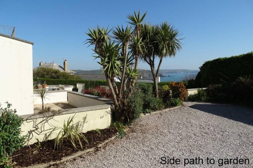 3 TARIFA, family friendly, country holiday cottage in Bigbury-On-Sea