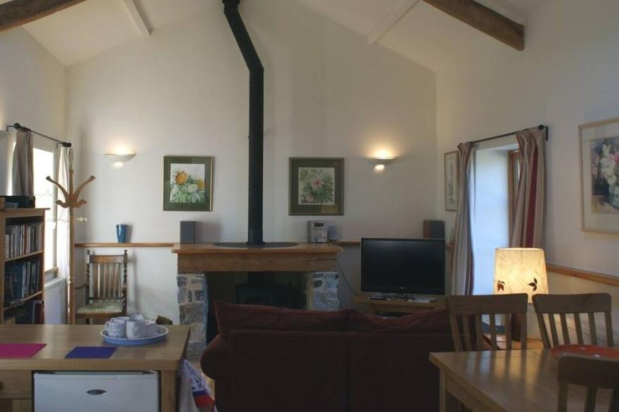 MILL HOUSE BARN, pet friendly, with open fire in South Tawton