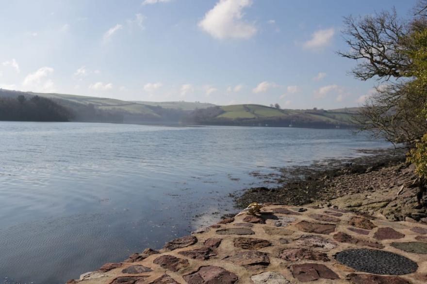 SANDRIDGE BOATHOUSE, family friendly, with open fire in Stoke Gabriel