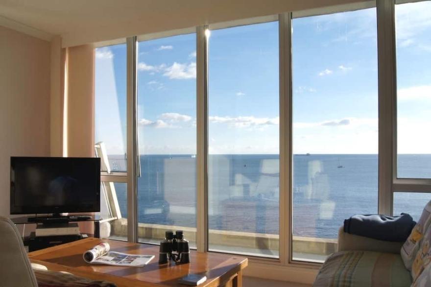 APARTMENT 66, pet friendly, with a garden in Fort Picklecombe