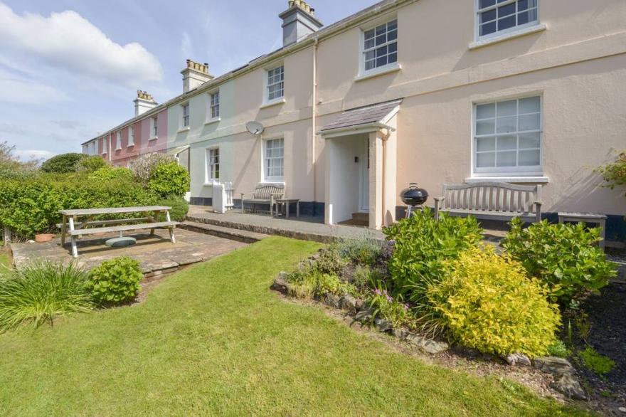 4 COASTGUARDS COTTAGE, family friendly, with open fire in Hope Cove