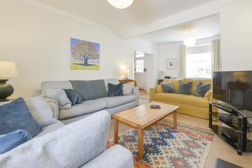 4 COASTGUARDS COTTAGE, family friendly, with open fire in Hope Cove