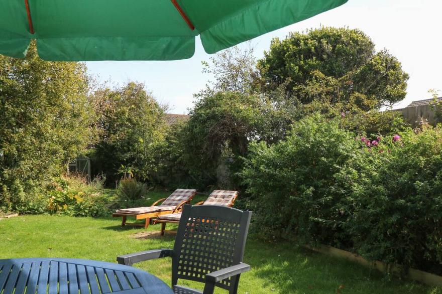 18 POLVELLA CLOSE, family friendly, with a garden in Newquay