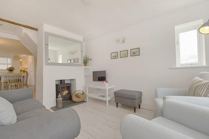 1 THE QUAY, pet friendly, luxury holiday cottage in Lympstone