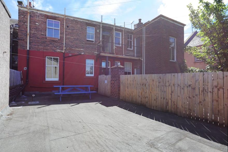 Spacious, well equipped four bedroom apartment