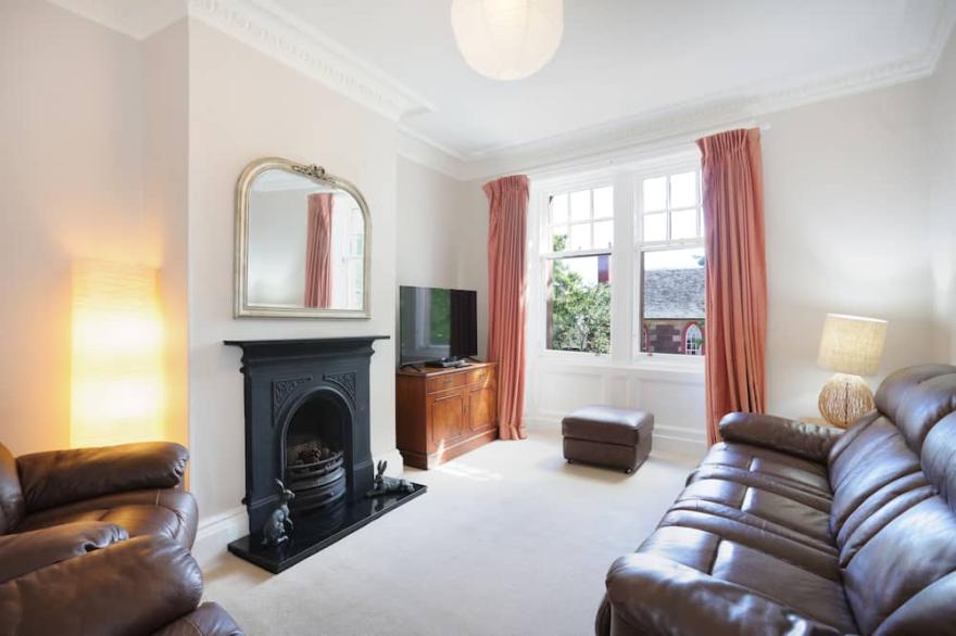Spacious, well equipped four bedroom apartment