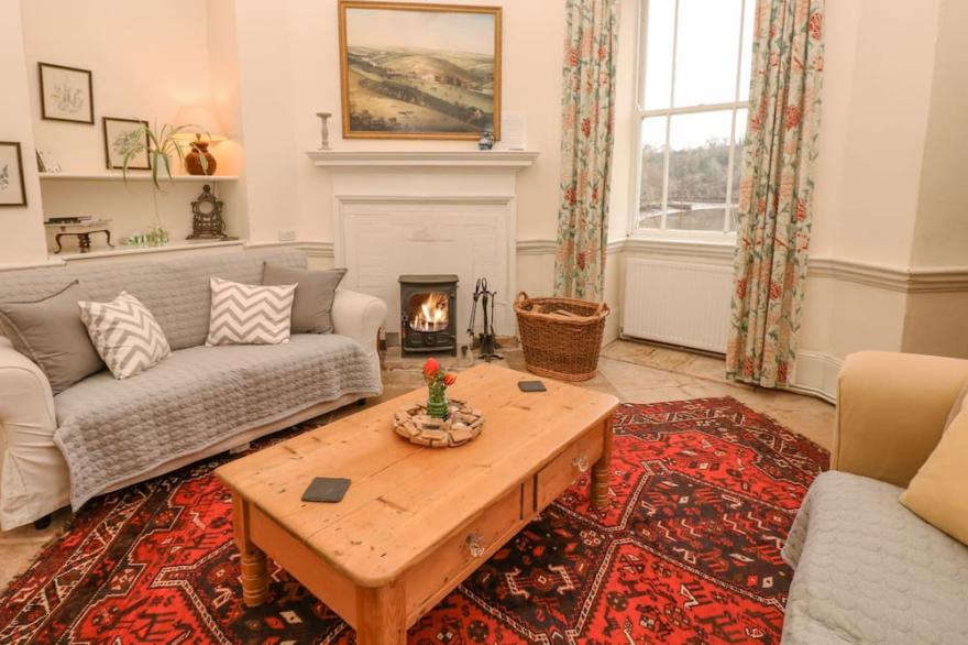 THE BATHING HOUSE, family friendly, with pool in Ashprington