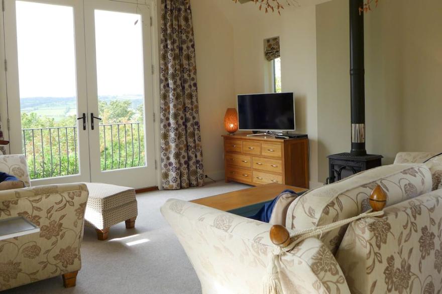 LITTLE EVANSES, family friendly, country holiday cottage in Dalwood