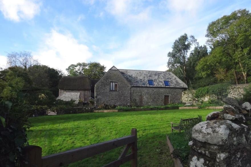 THE HAYLOFT, pet friendly, luxury holiday cottage in Manaton