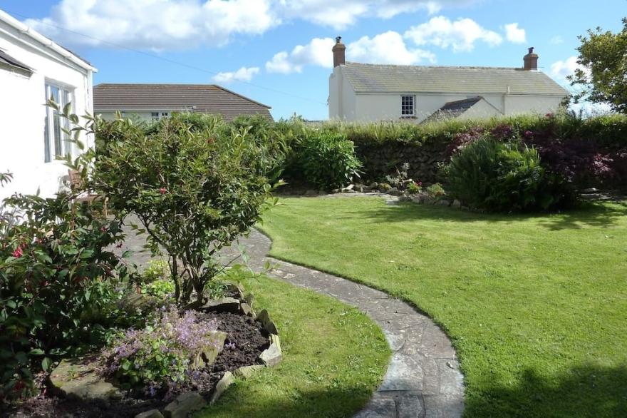 LITTLE BARN COTTAGE, family friendly, with open fire in Portloe