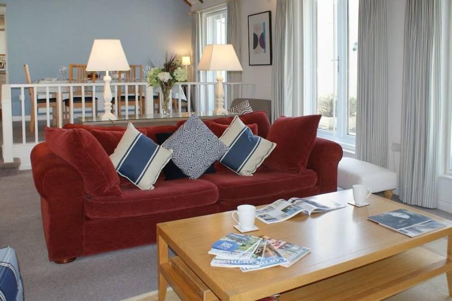 LITTLE BARN COTTAGE, family friendly, with open fire in Portloe