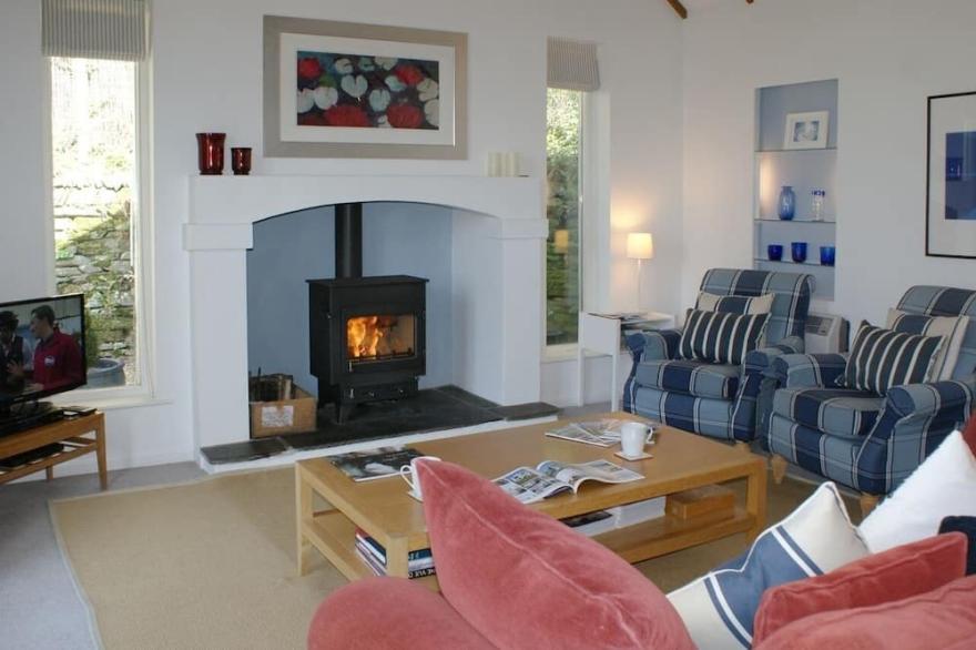 LITTLE BARN COTTAGE, family friendly, with open fire in Portloe