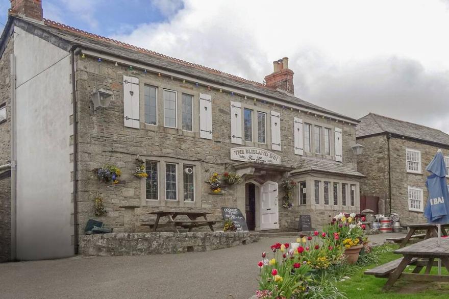 CHURCHGATE COTTAGE, pet friendly in Blisland