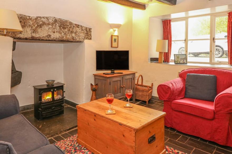 CHURCHGATE COTTAGE, pet friendly in Blisland