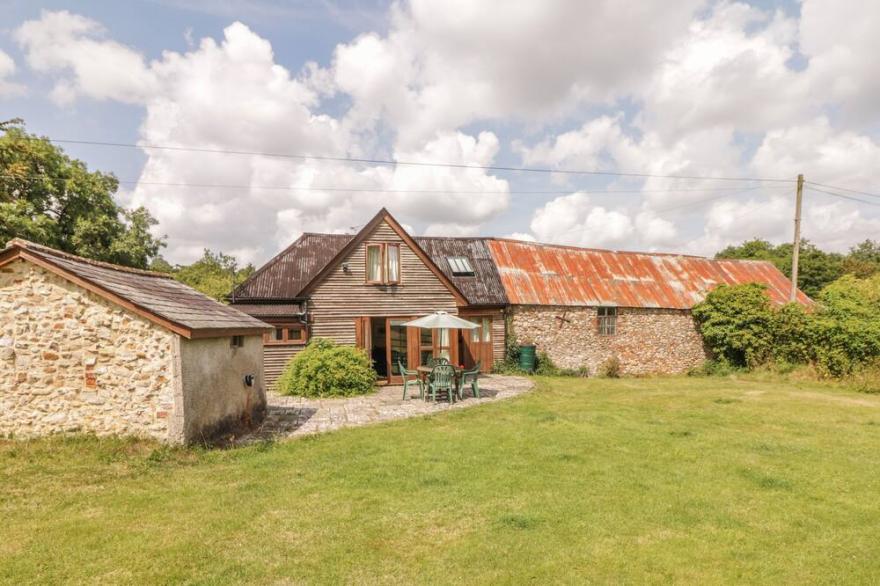 ABBEY CROSS BARN, pet friendly, with a garden in Dunkeswell Abbey