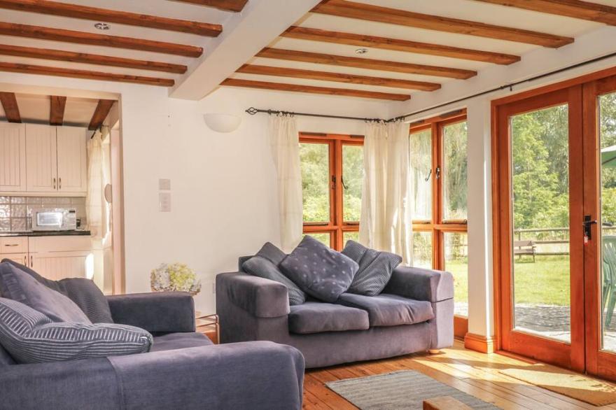 ABBEY CROSS BARN, pet friendly, with a garden in Dunkeswell Abbey