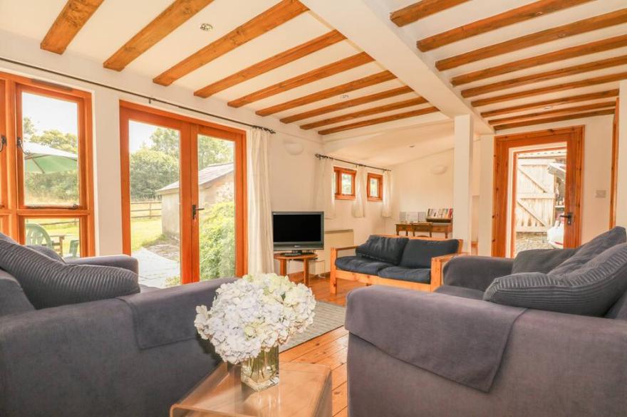 ABBEY CROSS BARN, pet friendly, with a garden in Dunkeswell Abbey