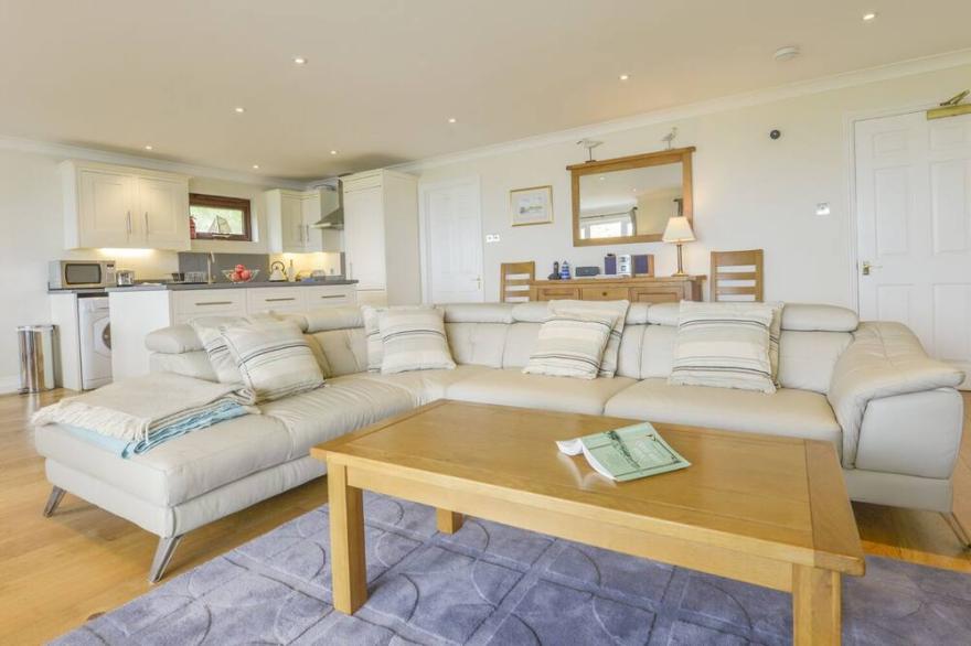 19 BURGH ISLAND CAUSEWAY, family friendly in Bigbury-On-Sea