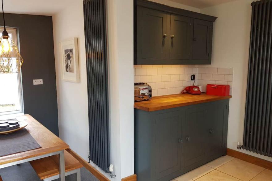 ORCHARD VIEW, family friendly, with open fire in Kellaton
