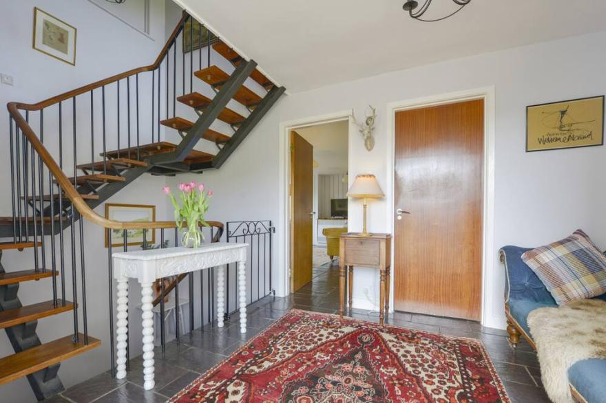 AYRMER HOUSE, family friendly, with open fire in Ringmore