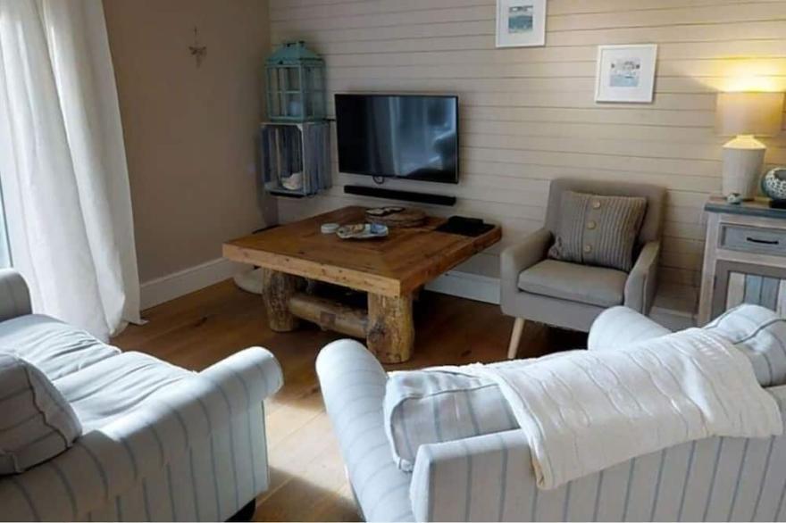 GRANDPA DICKSON'S, pet friendly, with a garden in Little Petherick